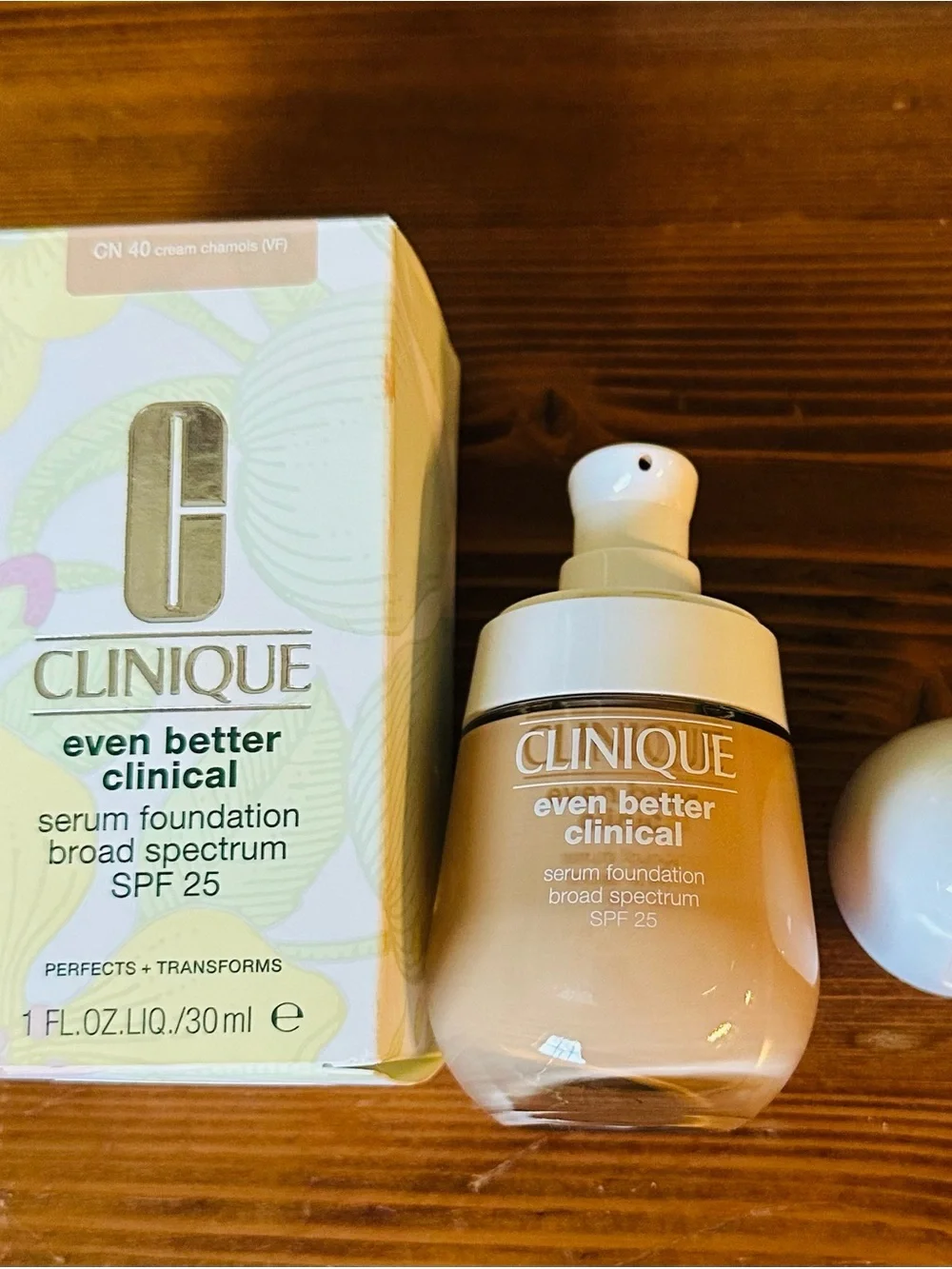 Clinique Even Better Clinical Serum Foundation CN 40 Cream Chamois. Tested once